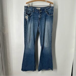 BKE Denim Midrise Flare Destroyed 100% Cotton Size 32X33.5 Med Wash Jeans